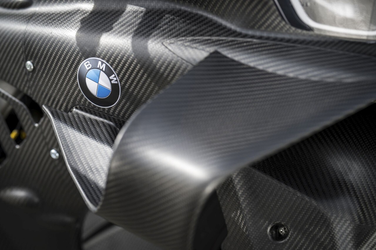 DueruoteTG #238 - Abbiamo guidato in pista la BMW che corre in SBK! 